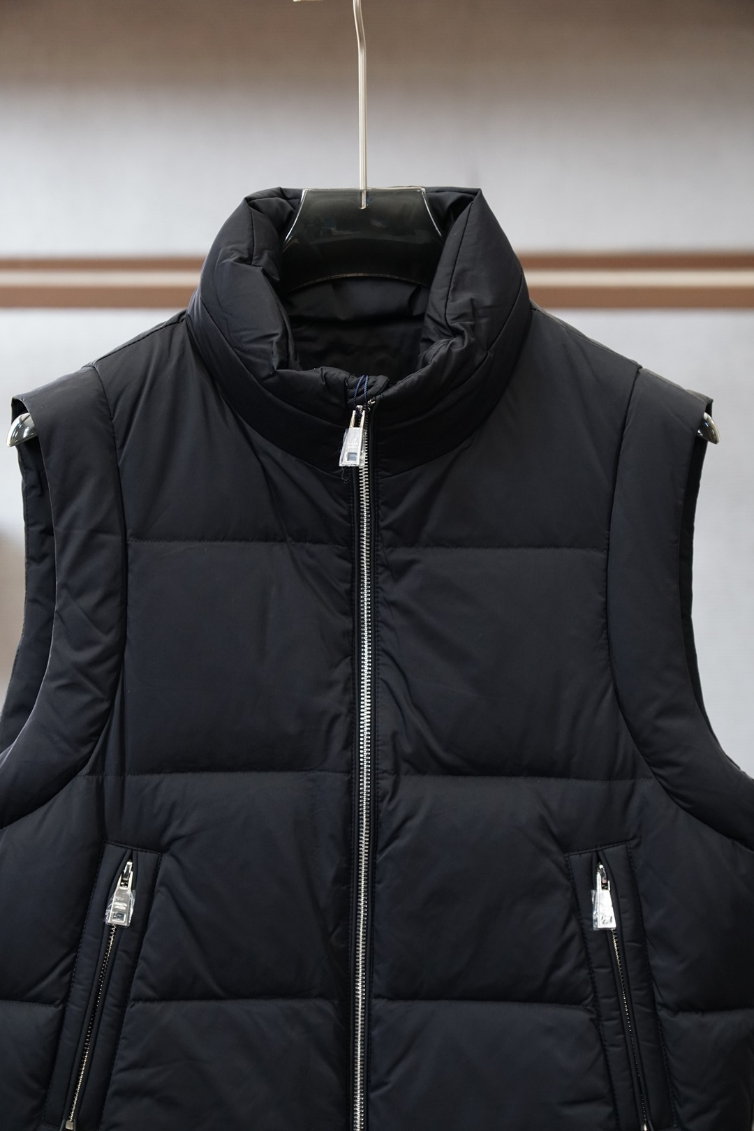 Prada普拉达-25秋冬新款羽绒背心马甲原版1.1顶级打造；官网官，定制YB防风防水尼龙材质 白鹅绒填