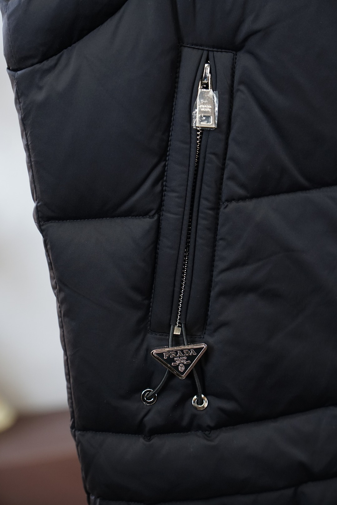 Prada普拉达-25秋冬新款羽绒背心马甲原版1.1顶级打造；官网官，定制YB防风防水尼龙材质 白鹅绒填
