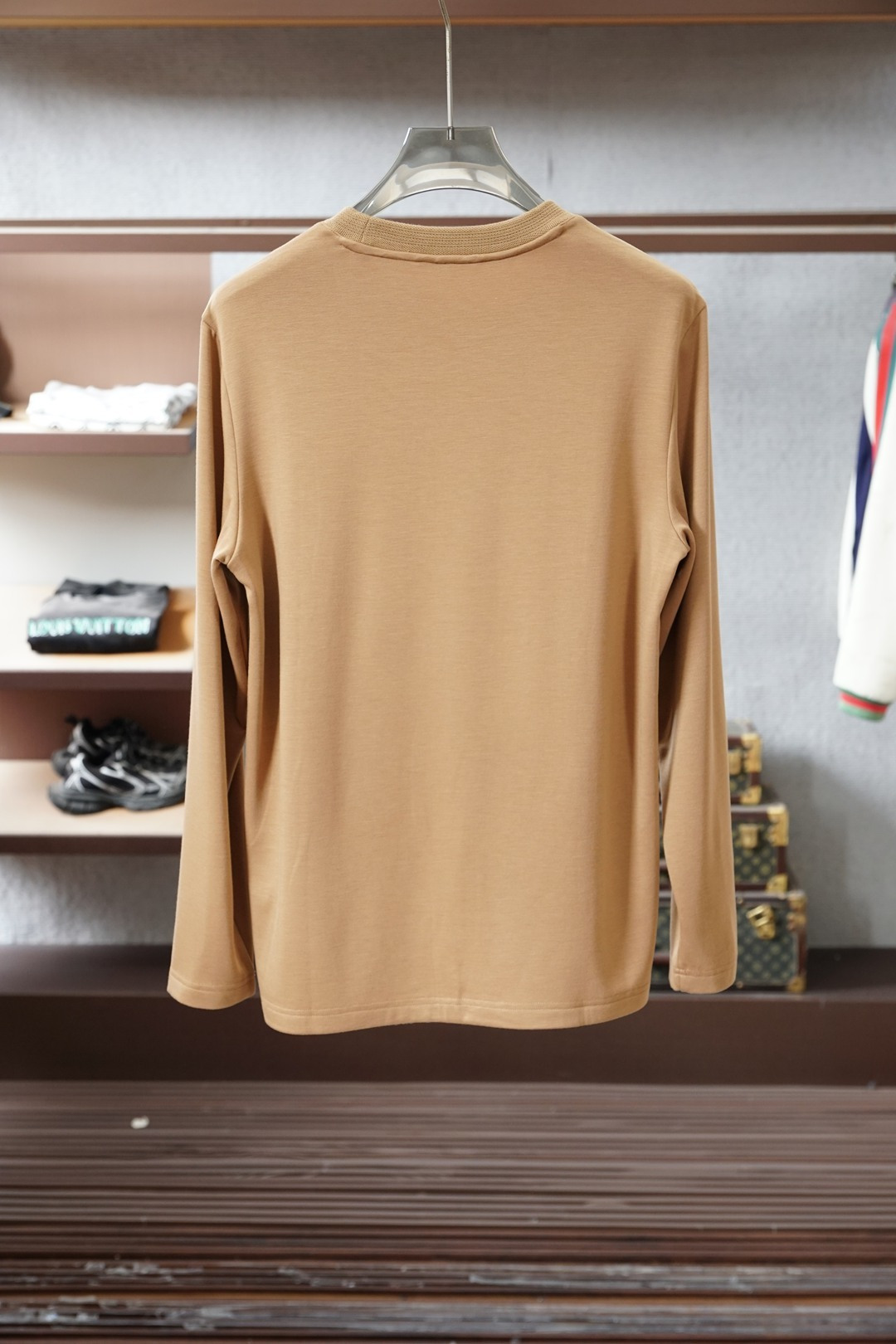 lP🆕桑蚕丝长袖，秋冬内搭天花板谁懂啊！lP🆕这款桑蚕丝长袖也太好穿了😭软糯的桑蚕丝面料贴身穿巨舒服，亲