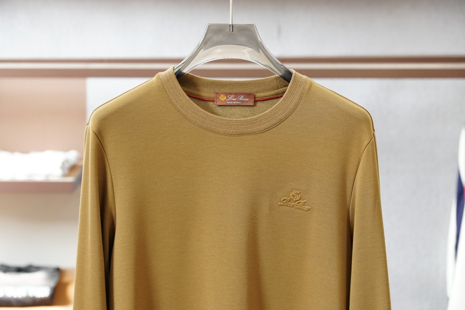 lP🆕桑蚕丝长袖，秋冬内搭天花板谁懂啊！lP🆕这款桑蚕丝长袖也太好穿了😭软糯的桑蚕丝面料贴身穿巨舒服，亲