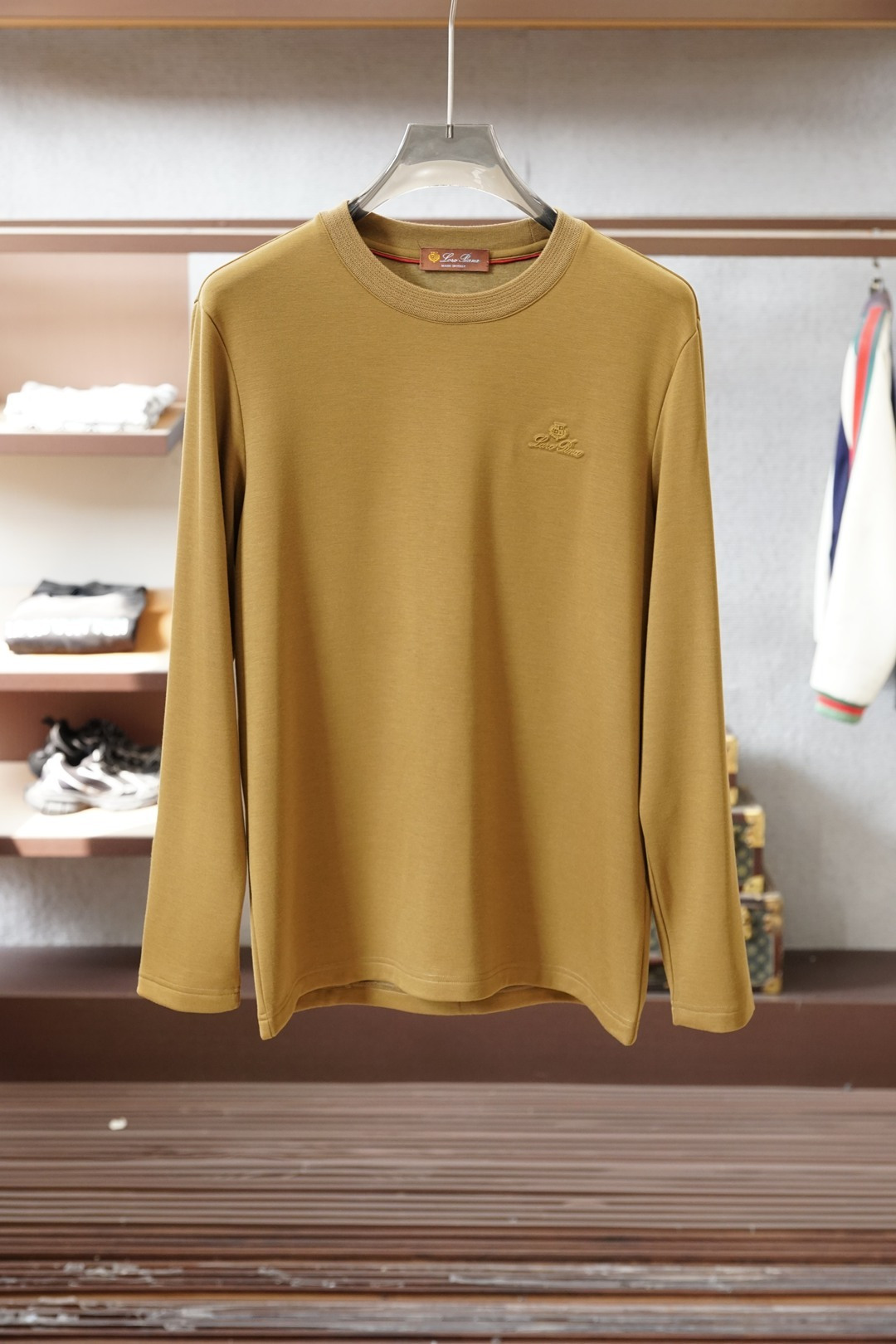 lP🆕桑蚕丝长袖，秋冬内搭天花板谁懂啊！lP🆕这款桑蚕丝长袖也太好穿了😭软糯的桑蚕丝面料贴身穿巨舒服，亲