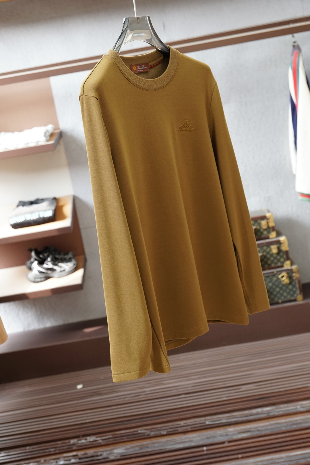 lP🆕桑蚕丝长袖，秋冬内搭天花板谁懂啊！lP🆕这款桑蚕丝长袖也太好穿了😭软糯的桑蚕丝面料贴身穿巨舒服，亲