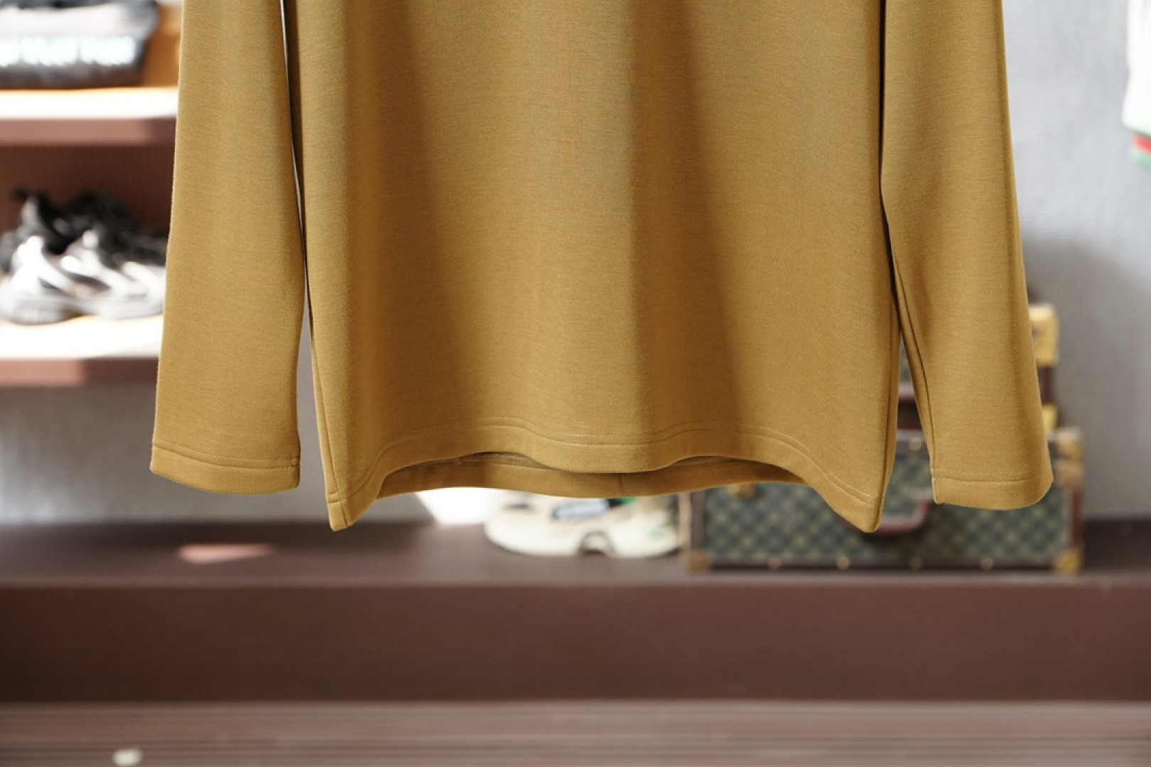 lP🆕桑蚕丝长袖，秋冬内搭天花板谁懂啊！lP🆕这款桑蚕丝长袖也太好穿了😭软糯的桑蚕丝面料贴身穿巨舒服，亲