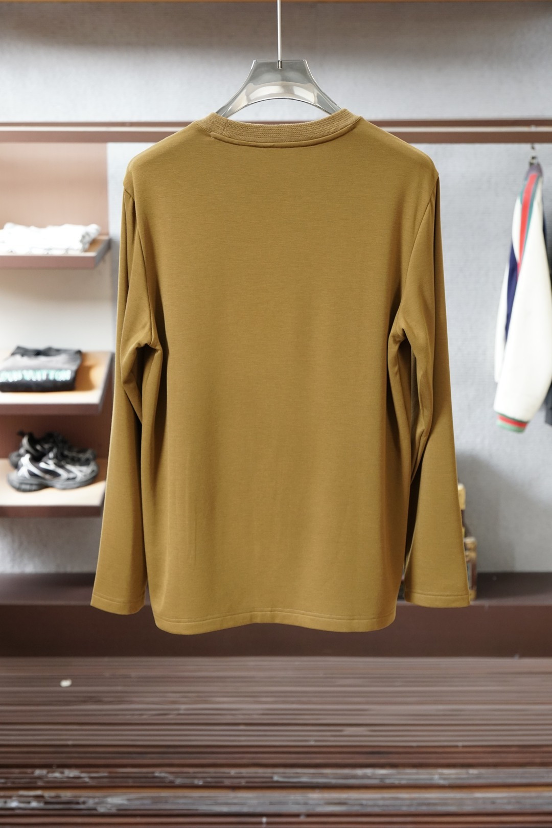 lP🆕桑蚕丝长袖，秋冬内搭天花板谁懂啊！lP🆕这款桑蚕丝长袖也太好穿了😭软糯的桑蚕丝面料贴身穿巨舒服，亲