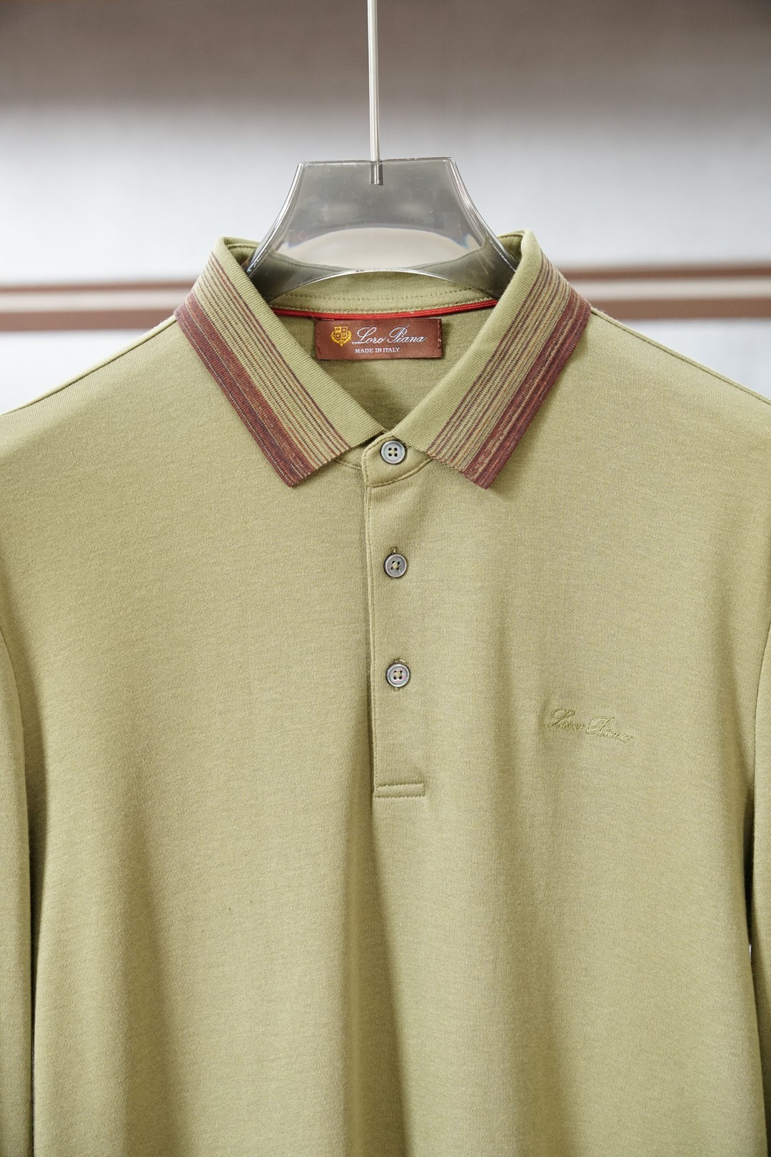 lP🆕长袖Polo、精英男士的氛围感密码被lP🆕这款长袖Polo狠狠拿捏了🤌桑蚕丝混纺面料柔滑得不像话，