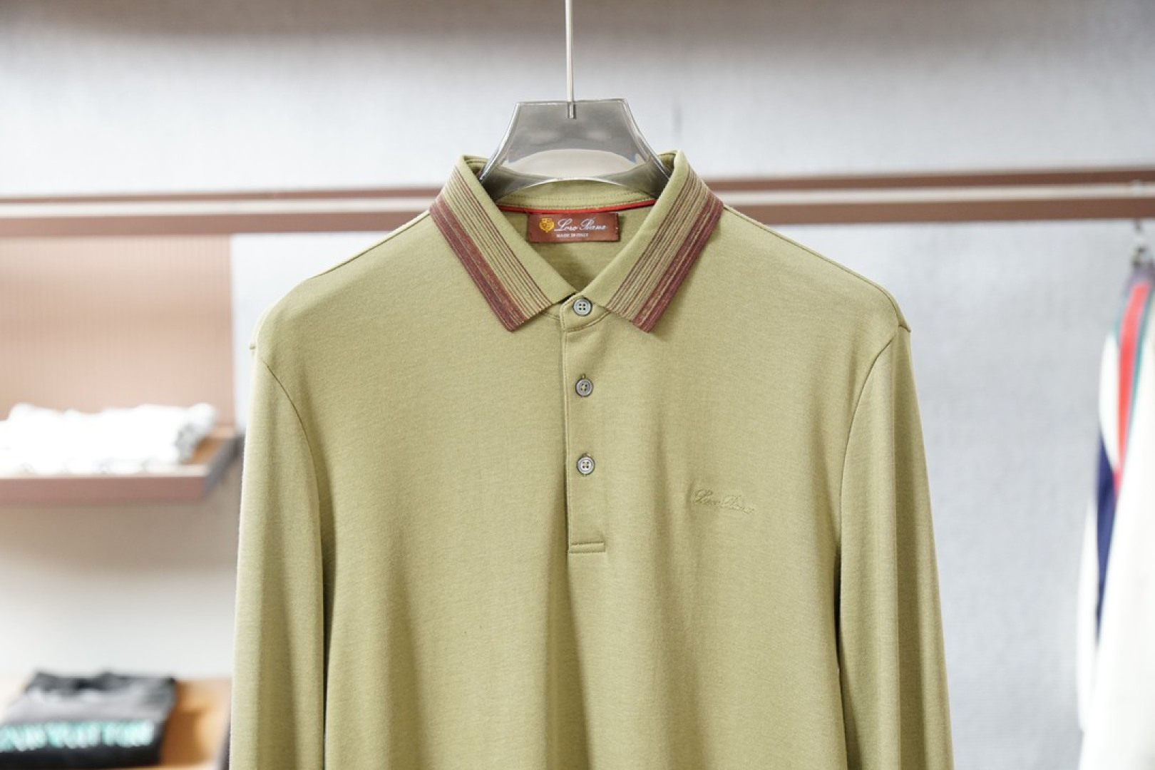 lP🆕长袖Polo、精英男士的氛围感密码被lP🆕这款长袖Polo狠狠拿捏了🤌桑蚕丝混纺面料柔滑得不像话，