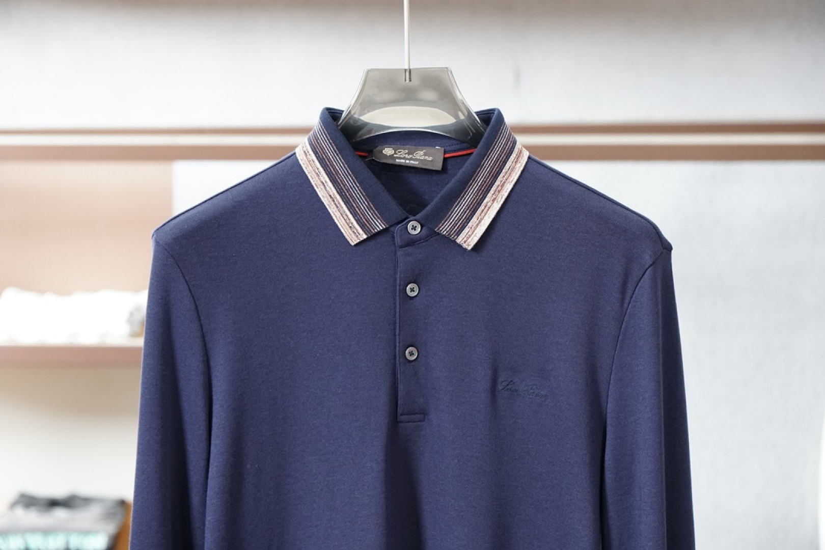 lP🆕长袖Polo、精英男士的氛围感密码被lP🆕这款长袖Polo狠狠拿捏了🤌桑蚕丝混纺面料柔滑得不像话，