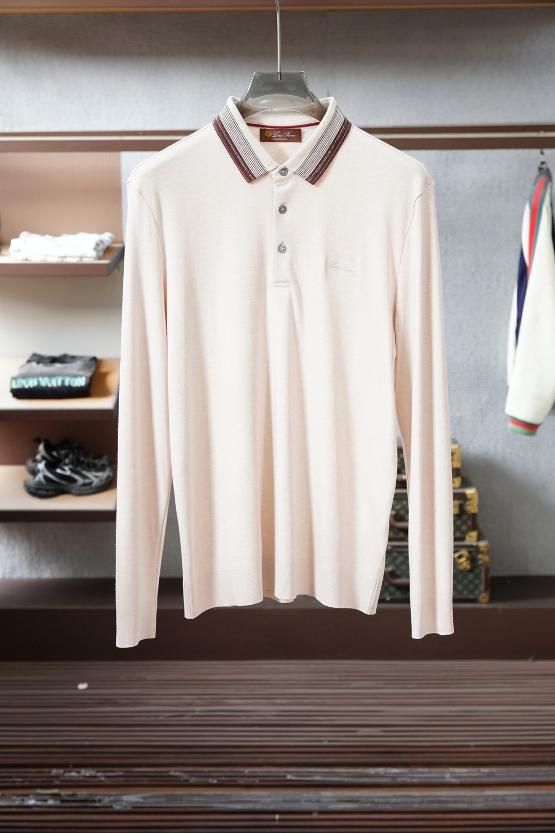 lP🆕长袖Polo、精英男士的氛围感密码被lP🆕这款长袖Polo狠狠拿捏了🤌桑蚕丝混纺面料柔滑得不像话，