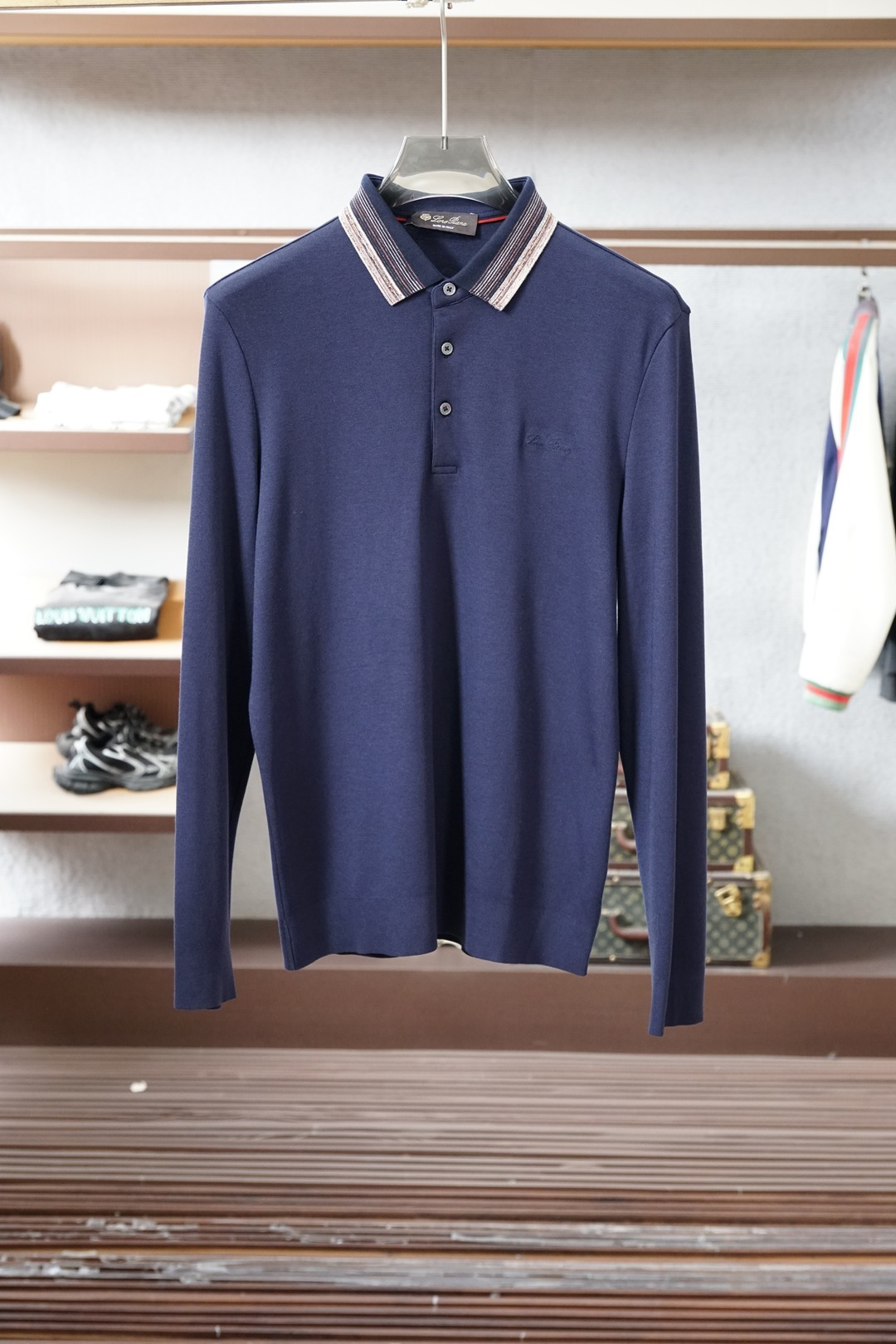 lP🆕长袖Polo、精英男士的氛围感密码被lP🆕这款长袖Polo狠狠拿捏了🤌桑蚕丝混纺面料柔滑得不像话，