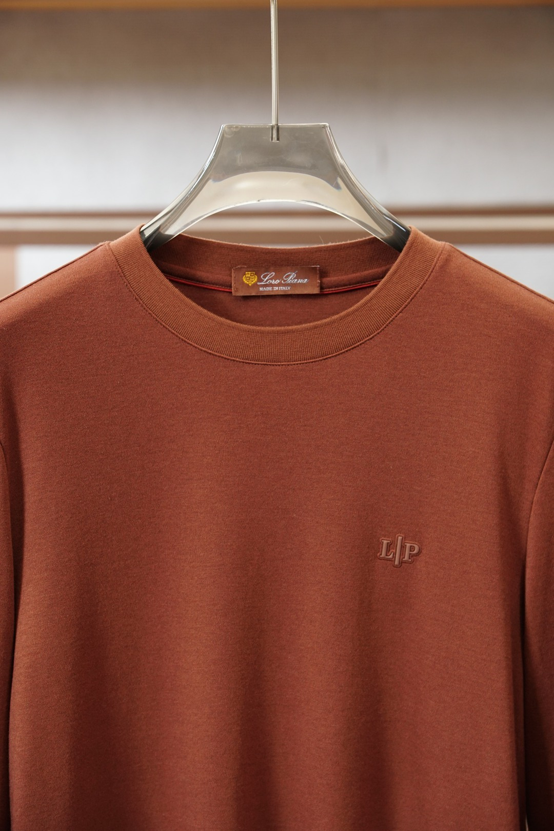 lP🆕家 2025秋冬最新字母徽标男士起角圆领长袖T恤、传统圆领套头款式，简单大方，胸前标志性lP🆕橡胶