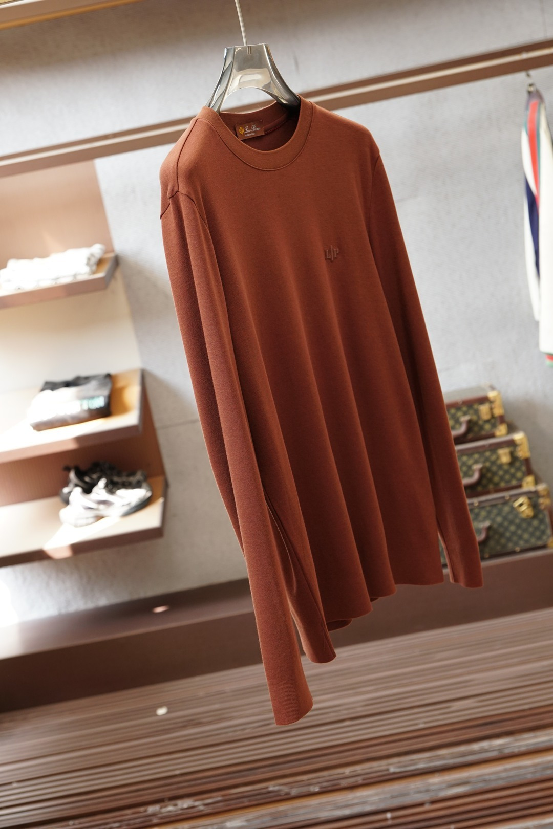 lP🆕家 2025秋冬最新字母徽标男士起角圆领长袖T恤、传统圆领套头款式，简单大方，胸前标志性lP🆕橡胶