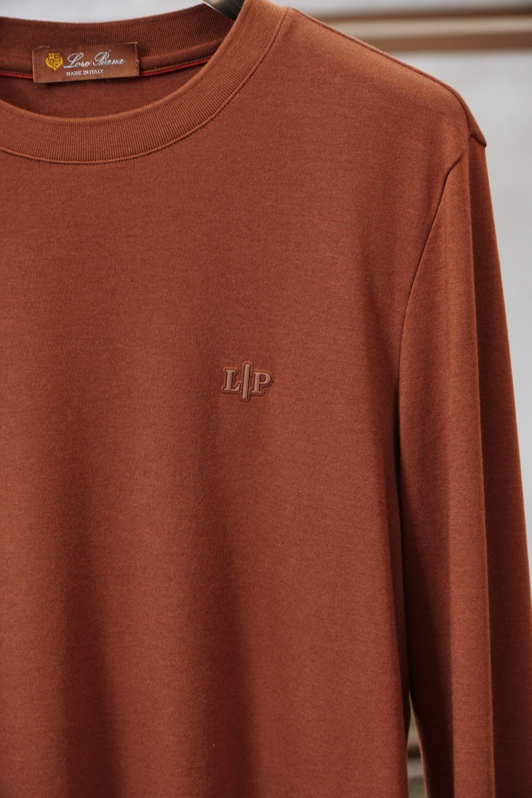 lP🆕家 2025秋冬最新字母徽标男士起角圆领长袖T恤、传统圆领套头款式，简单大方，胸前标志性lP🆕橡胶