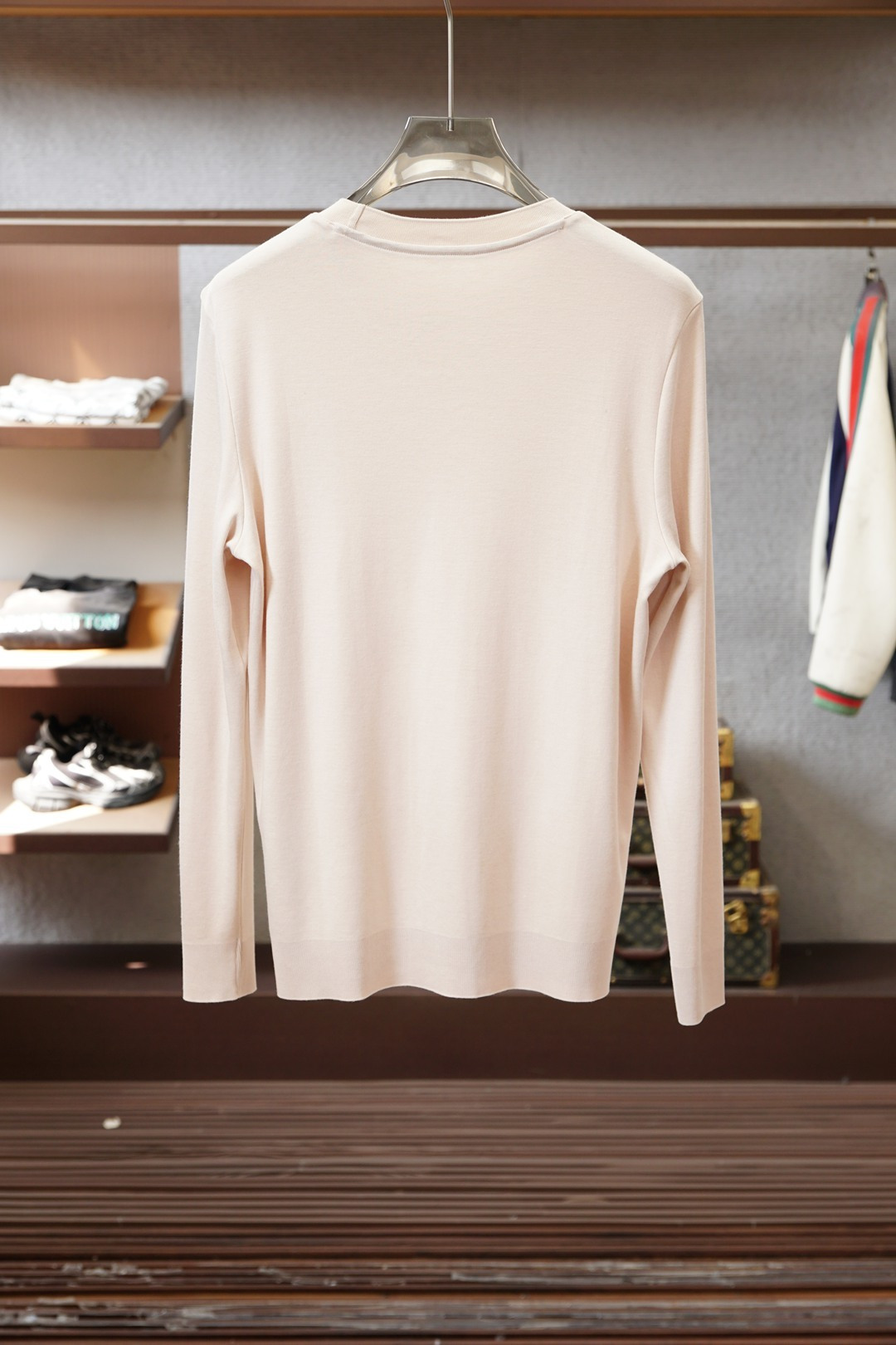 lP🆕家 2025秋冬最新字母徽标男士起角圆领长袖T恤、传统圆领套头款式，简单大方，胸前标志性lP🆕橡胶