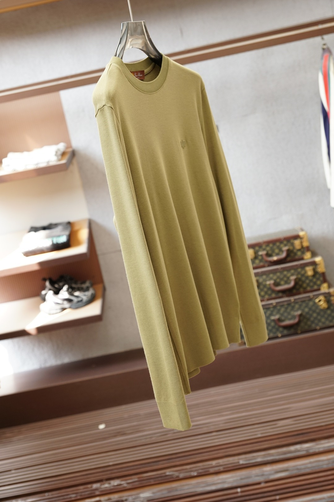 lP🆕家 、2025秋冬最新字母徽标男士起角圆领长袖T恤，传统圆领套头款式，简单大方，胸前标志性lP🆕橡