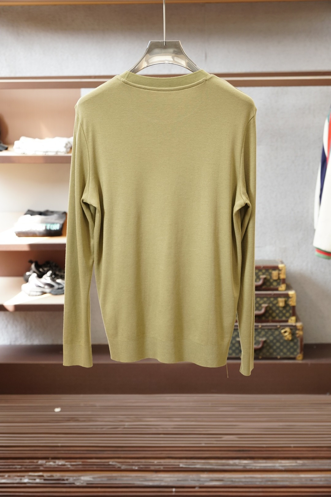 lP🆕家 、2025秋冬最新字母徽标男士起角圆领长袖T恤，传统圆领套头款式，简单大方，胸前标志性lP🆕橡