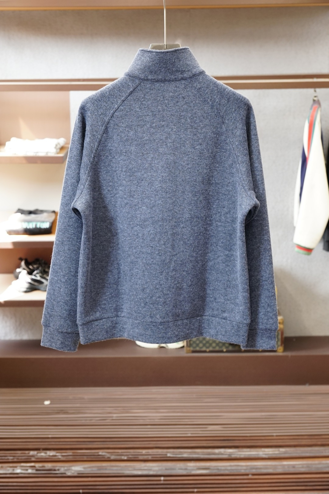 Hermes-爱马仕羊毛外套，秋冬轻奢休闲天花板、被爱马仕这款羊毛外套狠狠戳中审美💙羊毛面料细腻软糯，摸