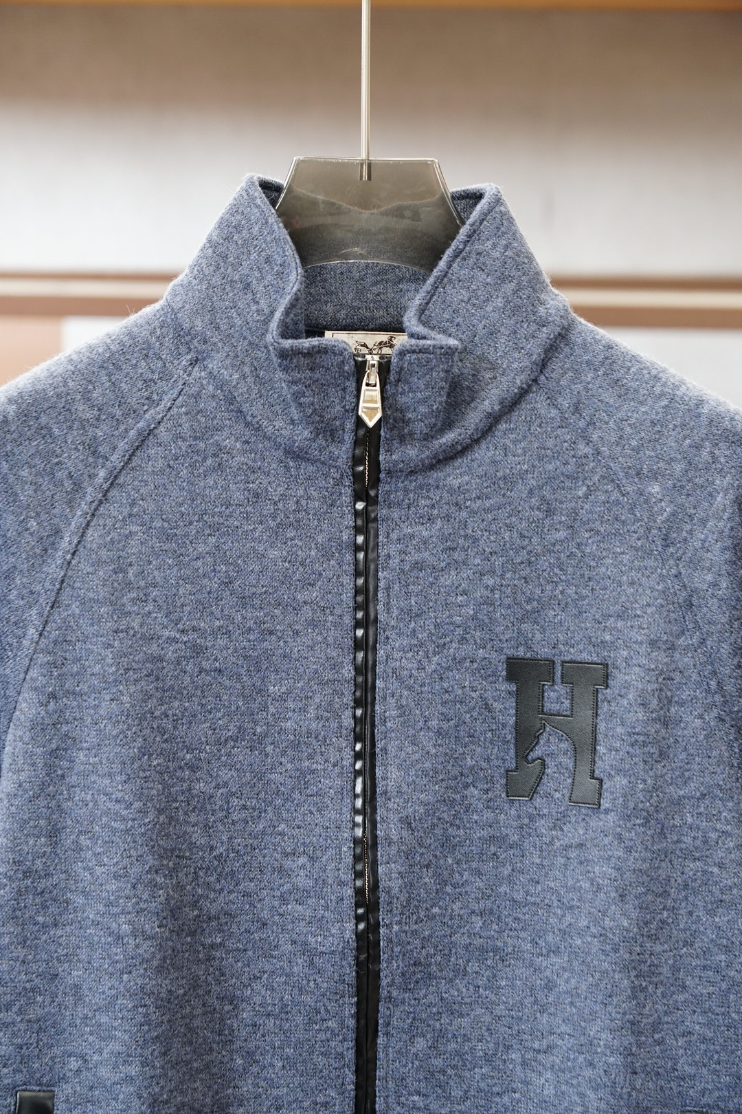 Hermes-爱马仕羊毛外套，秋冬轻奢休闲天花板、被爱马仕这款羊毛外套狠狠戳中审美💙羊毛面料细腻软糯，摸