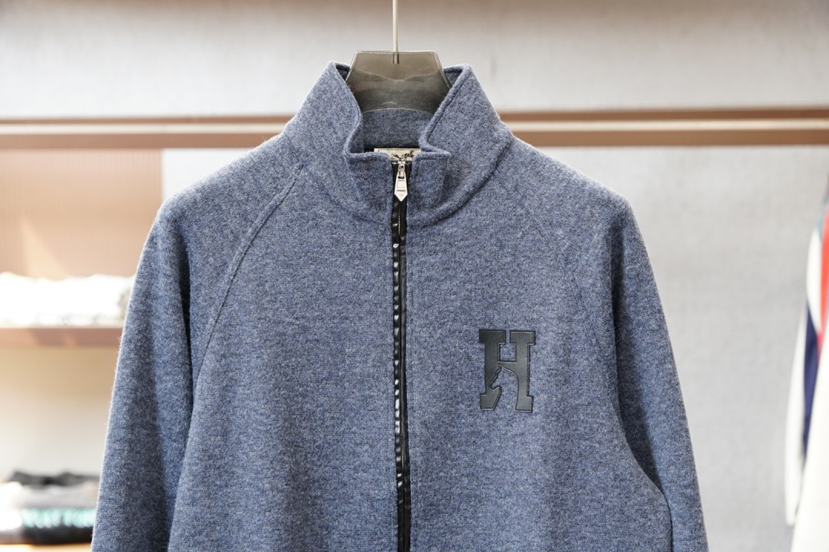 Hermes-爱马仕羊毛外套，秋冬轻奢休闲天花板、被爱马仕这款羊毛外套狠狠戳中审美💙羊毛面料细腻软糯，摸