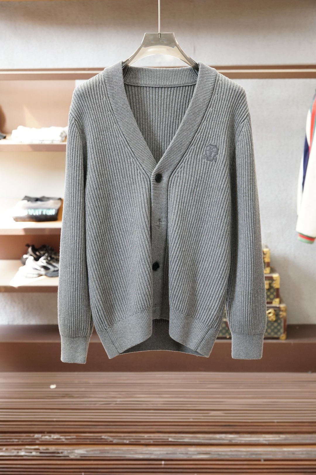 BC羊毛开衫，秋冬氛围感穿搭王炸、秋冬的松弛感被BC这款开衫狠狠拿捏了✨羊毛针织面料带着细腻的肌理感，软