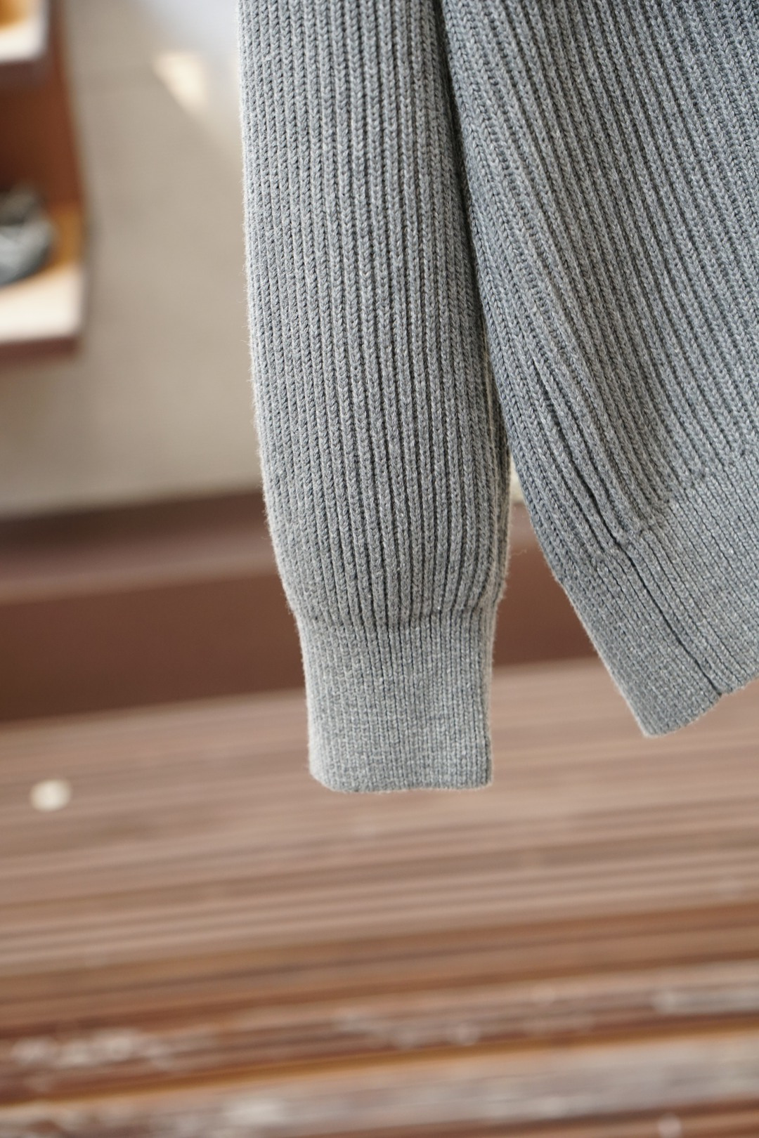 BC羊毛开衫，秋冬氛围感穿搭王炸、秋冬的松弛感被BC这款开衫狠狠拿捏了✨羊毛针织面料带着细腻的肌理感，软