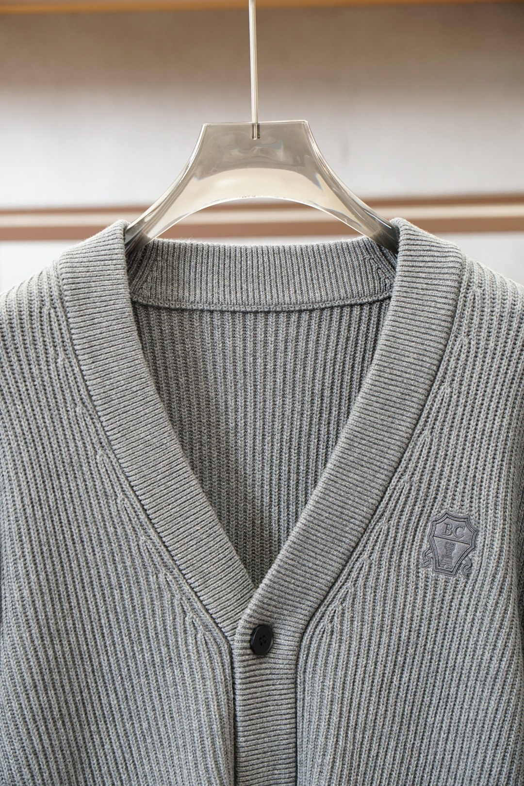 BC羊毛开衫，秋冬氛围感穿搭王炸、秋冬的松弛感被BC这款开衫狠狠拿捏了✨羊毛针织面料带着细腻的肌理感，软