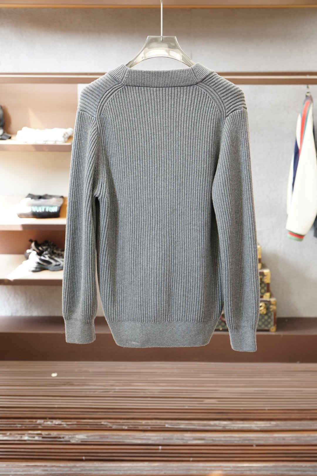 BC羊毛开衫，秋冬氛围感穿搭王炸、秋冬的松弛感被BC这款开衫狠狠拿捏了✨羊毛针织面料带着细腻的肌理感，软