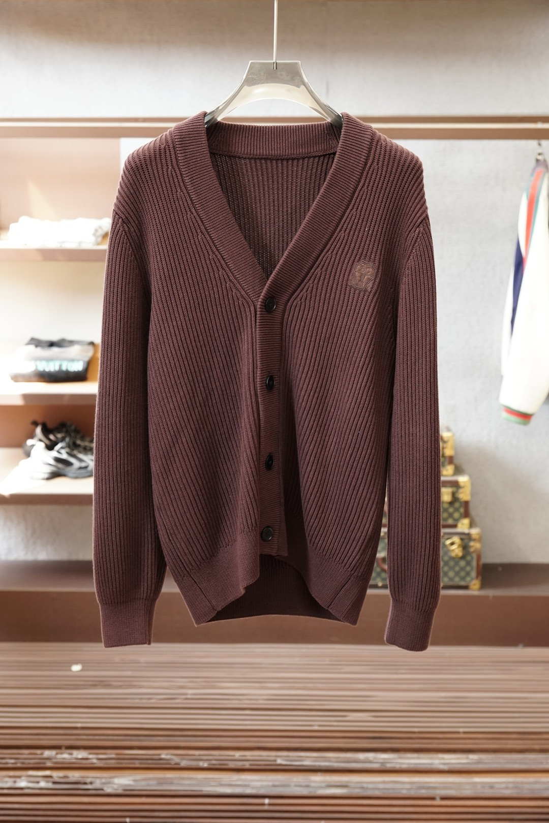 BC羊毛开衫，秋冬氛围感穿搭王炸、秋冬的松弛感被BC这款开衫狠狠拿捏了✨羊毛针织面料带着细腻的肌理感，软