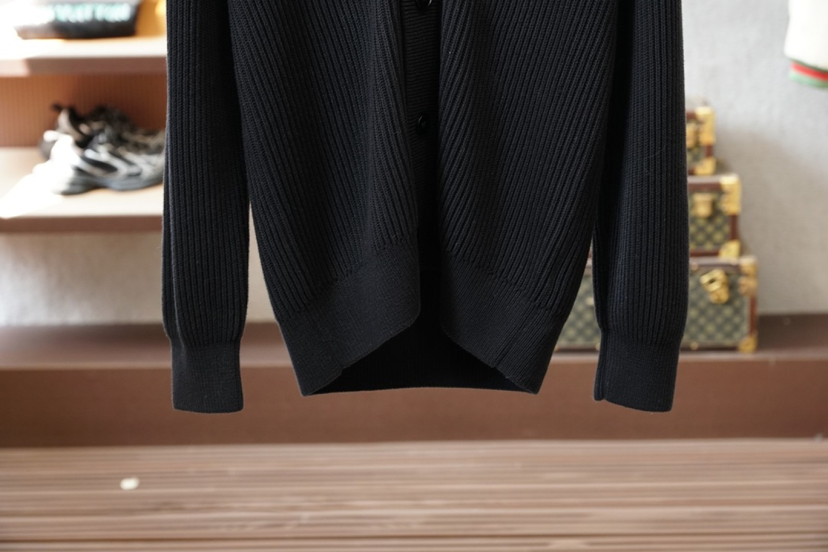 BC羊毛开衫，秋冬氛围感穿搭王炸、秋冬的松弛感被BC这款开衫狠狠拿捏了✨羊毛针织面料带着细腻的肌理感，软