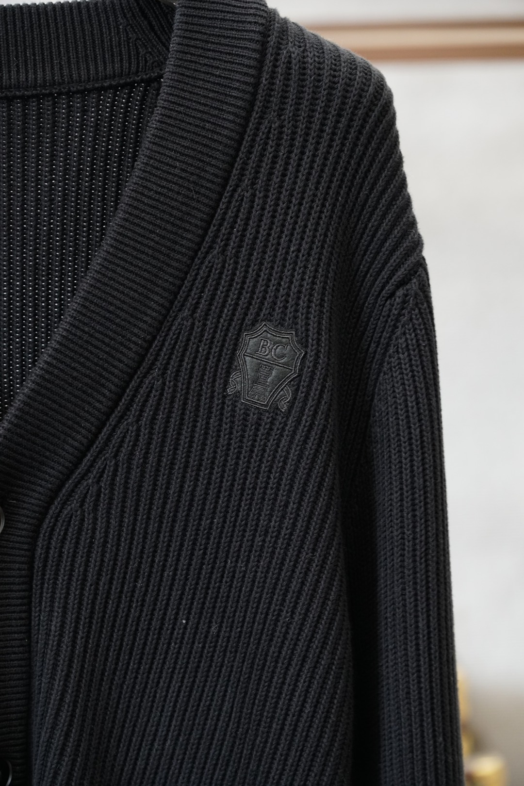 BC羊毛开衫，秋冬氛围感穿搭王炸、秋冬的松弛感被BC这款开衫狠狠拿捏了✨羊毛针织面料带着细腻的肌理感，软