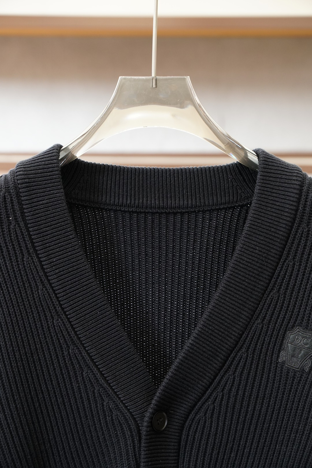 BC羊毛开衫，秋冬氛围感穿搭王炸、秋冬的松弛感被BC这款开衫狠狠拿捏了✨羊毛针织面料带着细腻的肌理感，软