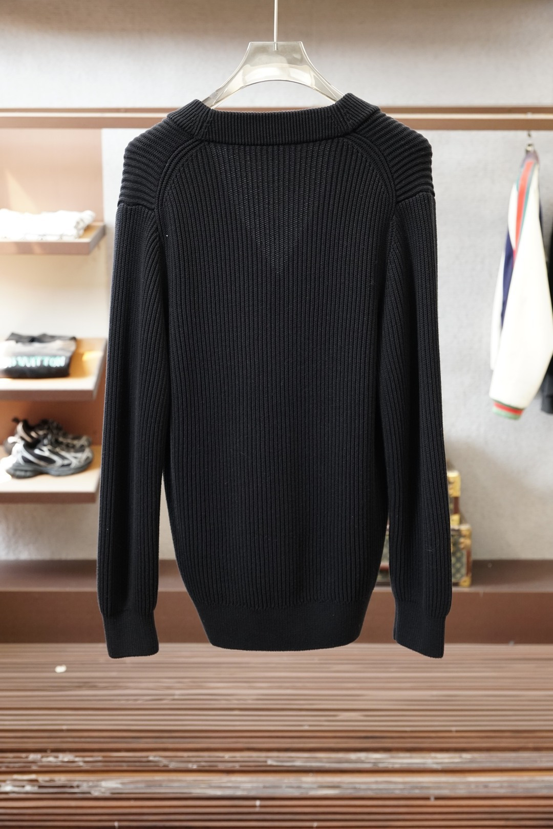 BC羊毛开衫，秋冬氛围感穿搭王炸、秋冬的松弛感被BC这款开衫狠狠拿捏了✨羊毛针织面料带着细腻的肌理感，软