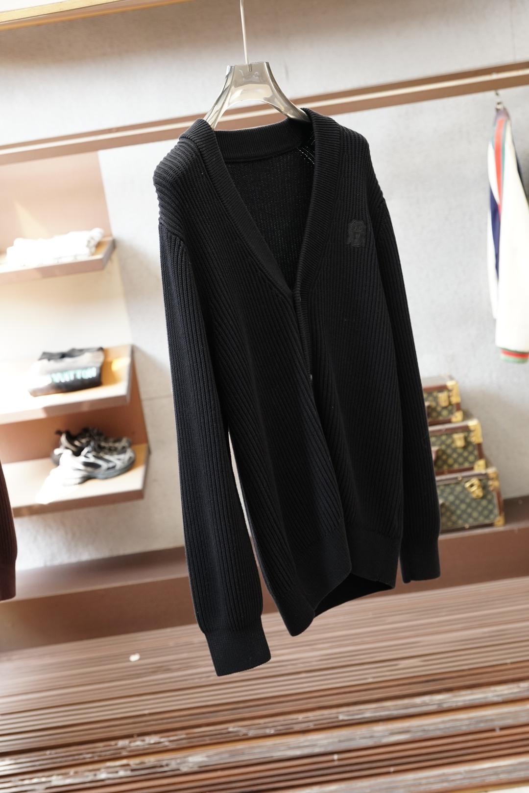 BC羊毛开衫，秋冬氛围感穿搭王炸、秋冬的松弛感被BC这款开衫狠狠拿捏了✨羊毛针织面料带着细腻的肌理感，软