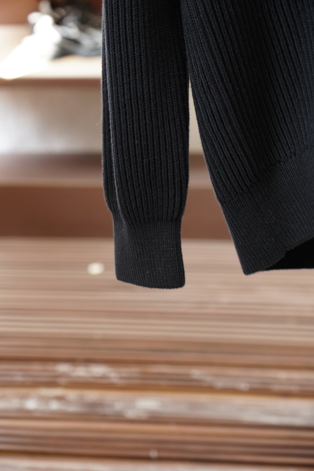 BC羊毛开衫，秋冬氛围感穿搭王炸、秋冬的松弛感被BC这款开衫狠狠拿捏了✨羊毛针织面料带着细腻的肌理感，软