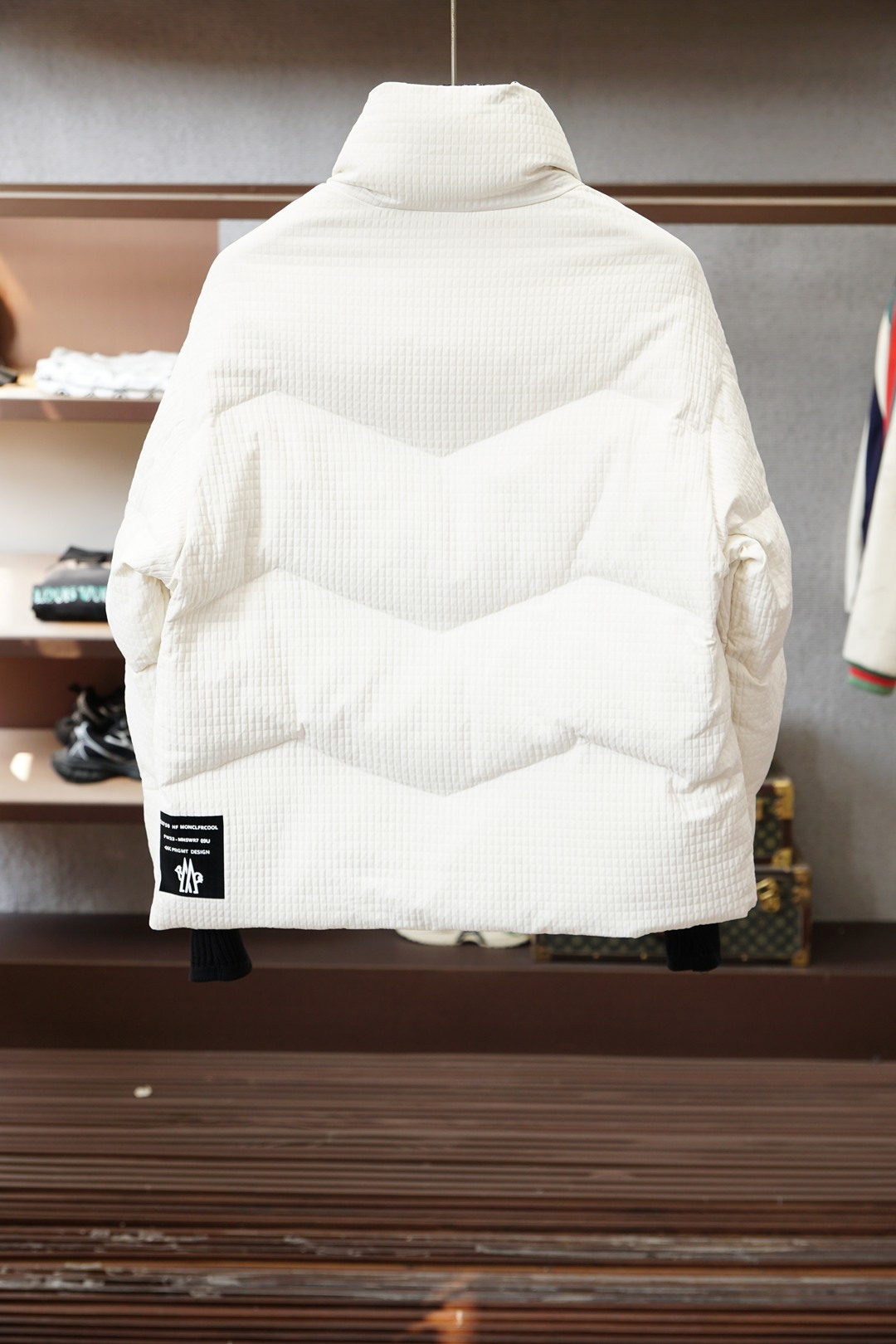 蒙口华夫格羽绒服，冬日颜值保暖双在_Moncler这款华夫格羽绒服直接封神❄️华夫格肌理面料打破传统羽绒