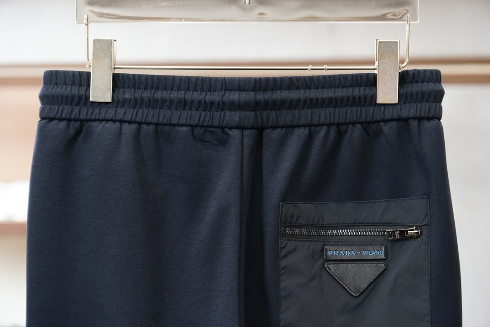 蒙口/2025年秋冬新品加厚休闲裤，🎺🎺客供定织精纺加厚棉料～今年大牌男装主推的一款新型面料，上身舒适柔