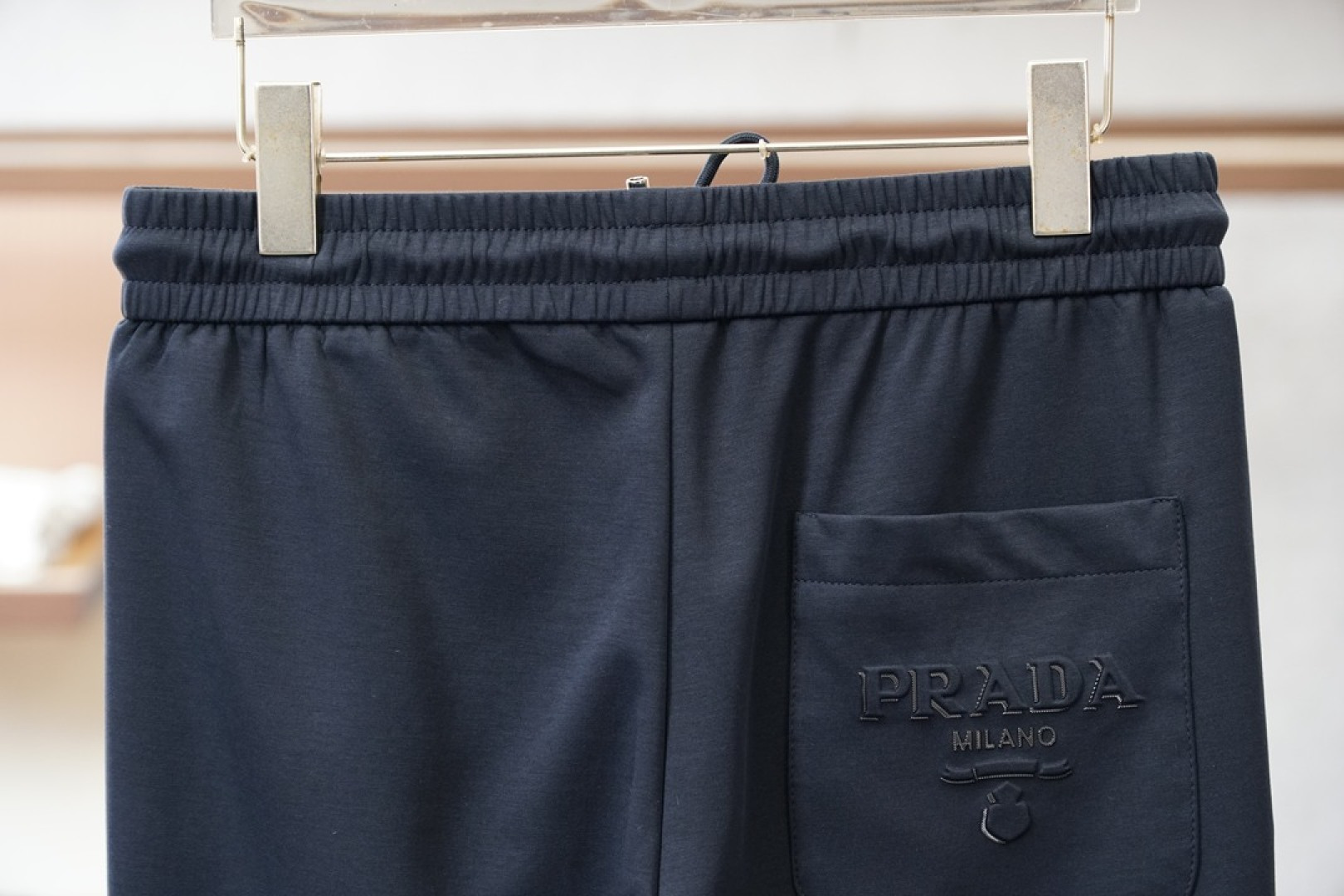 Prada普拉达A2025年秋冬新品加厚休闲裤，🎺🎺客供定织精纺加厚棉料～今年大牌男装主推的一款新型面料