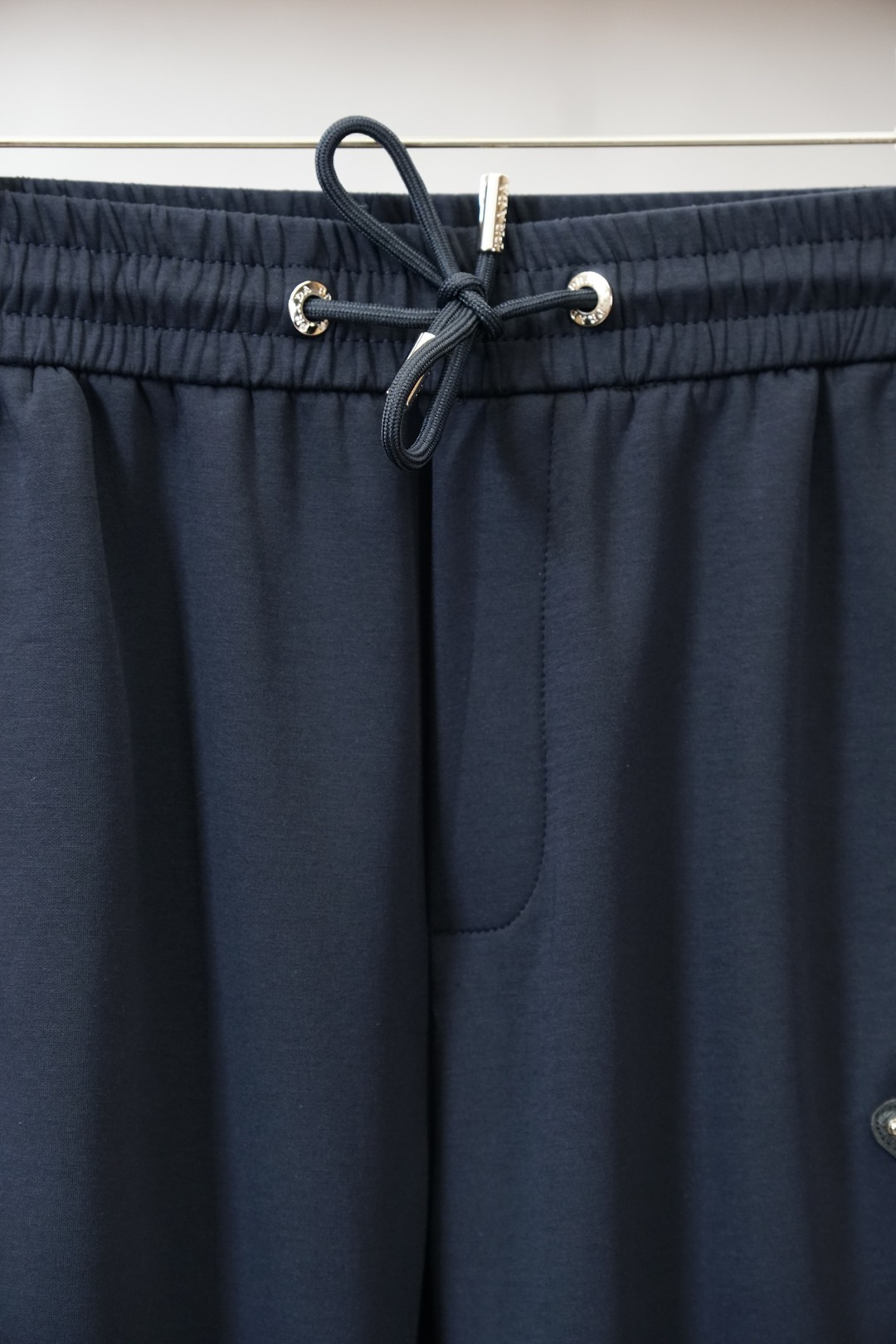 Prada普拉达A2025年秋冬新品加厚休闲裤，🎺🎺客供定织精纺加厚棉料～今年大牌男装主推的一款新型面料