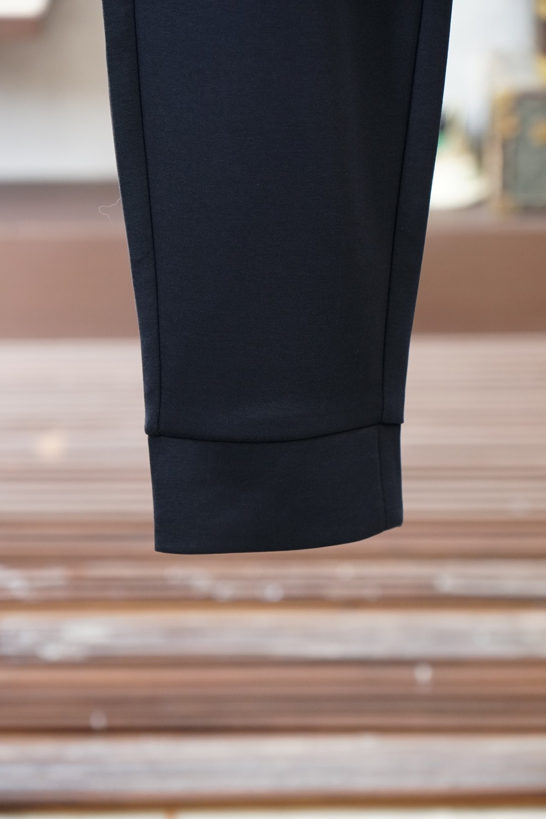 Prada普拉达A2025年秋冬新品加厚休闲裤，🎺🎺客供定织精纺加厚棉料～今年大牌男装主推的一款新型面料