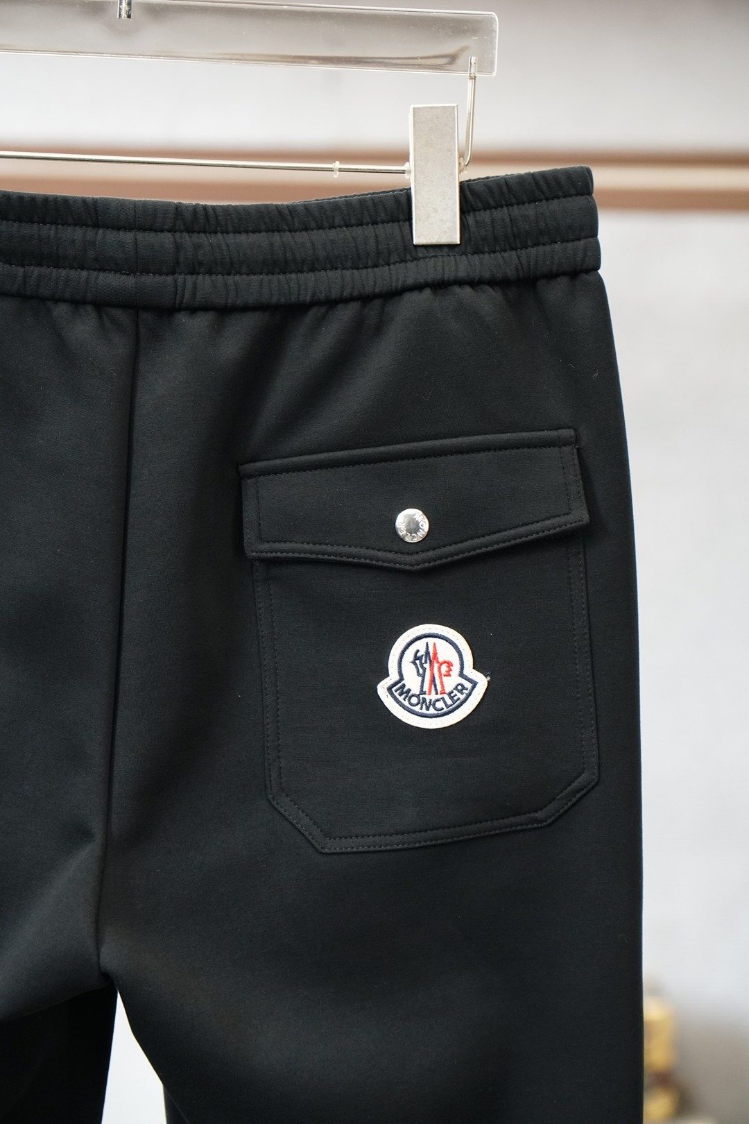 蒙口/2025年秋冬新品加厚休闲裤，🎺🎺客供定织精纺加厚棉料～今年大牌男装主推的一款新型面料，上身舒适柔