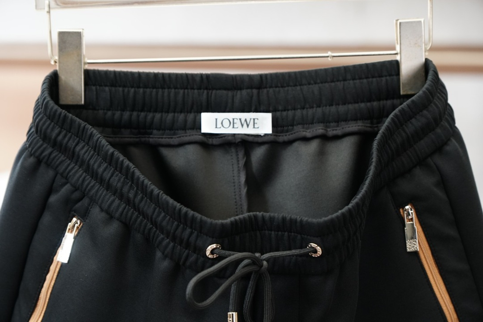 罗意威/2025年秋冬新品加厚休闲裤，🎺🎺客供定织精纺加厚棉料～今年大牌男装主推的一款新型面料，上身舒适