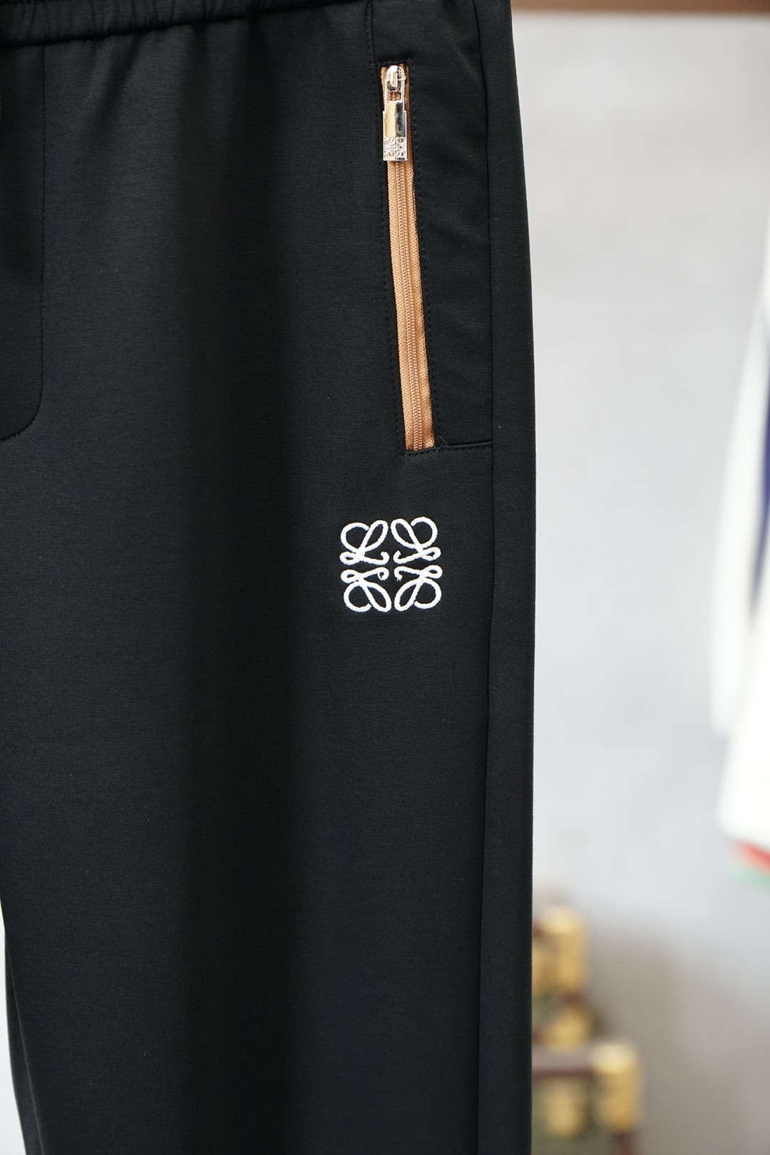 罗意威/2025年秋冬新品加厚休闲裤，🎺🎺客供定织精纺加厚棉料～今年大牌男装主推的一款新型面料，上身舒适