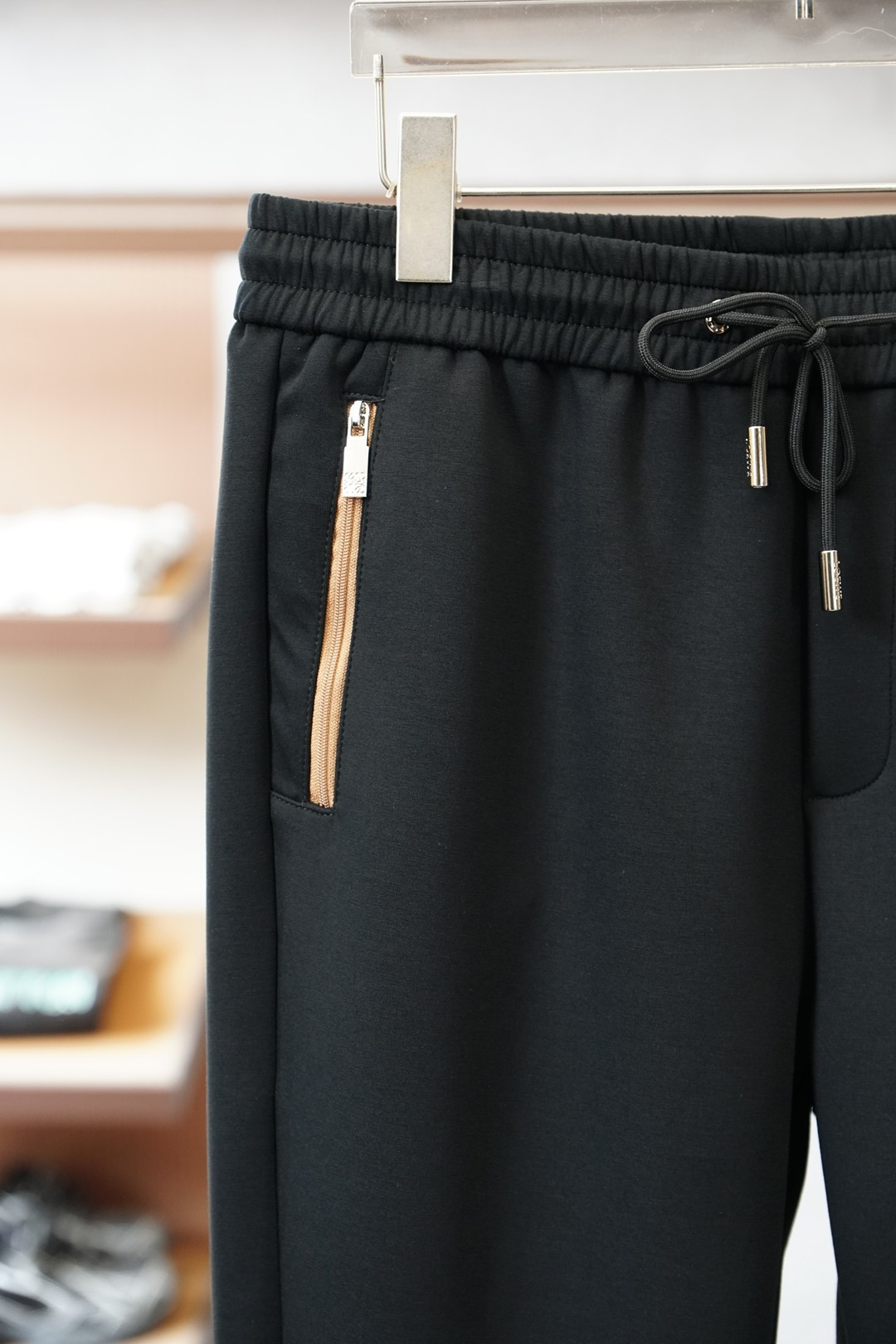 罗意威/2025年秋冬新品加厚休闲裤，🎺🎺客供定织精纺加厚棉料～今年大牌男装主推的一款新型面料，上身舒适