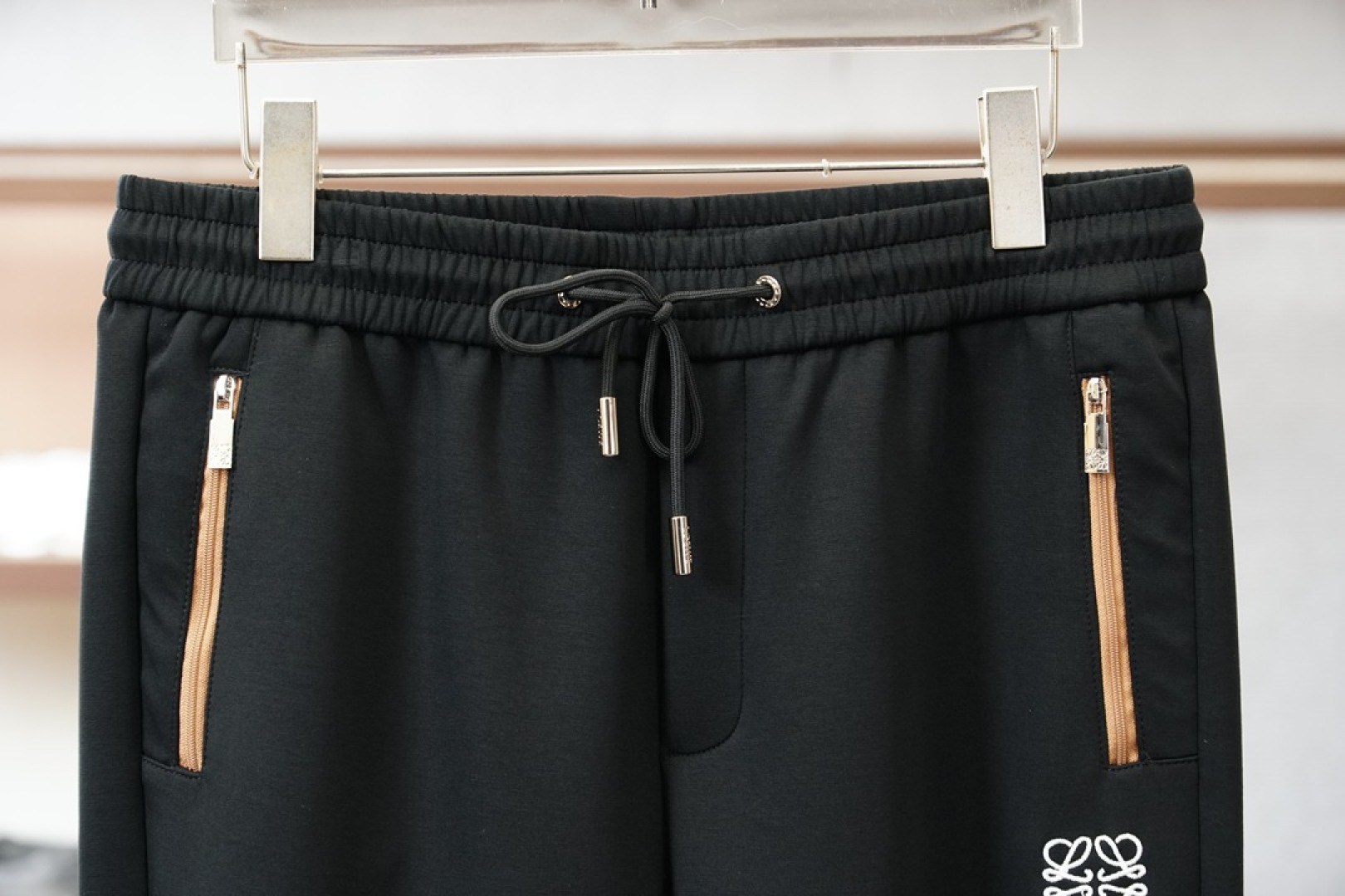 罗意威/2025年秋冬新品加厚休闲裤，🎺🎺客供定织精纺加厚棉料～今年大牌男装主推的一款新型面料，上身舒适