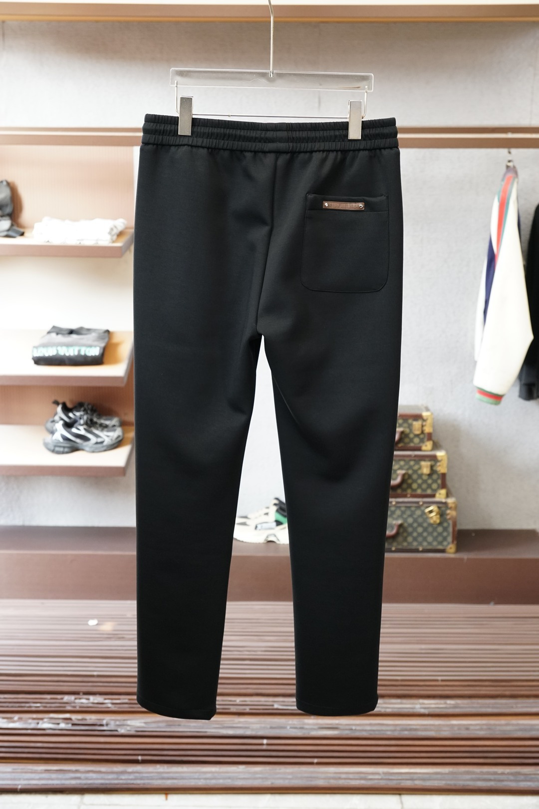 罗意威/2025年秋冬新品加厚休闲裤，🎺🎺客供定织精纺加厚棉料～今年大牌男装主推的一款新型面料，上身舒适