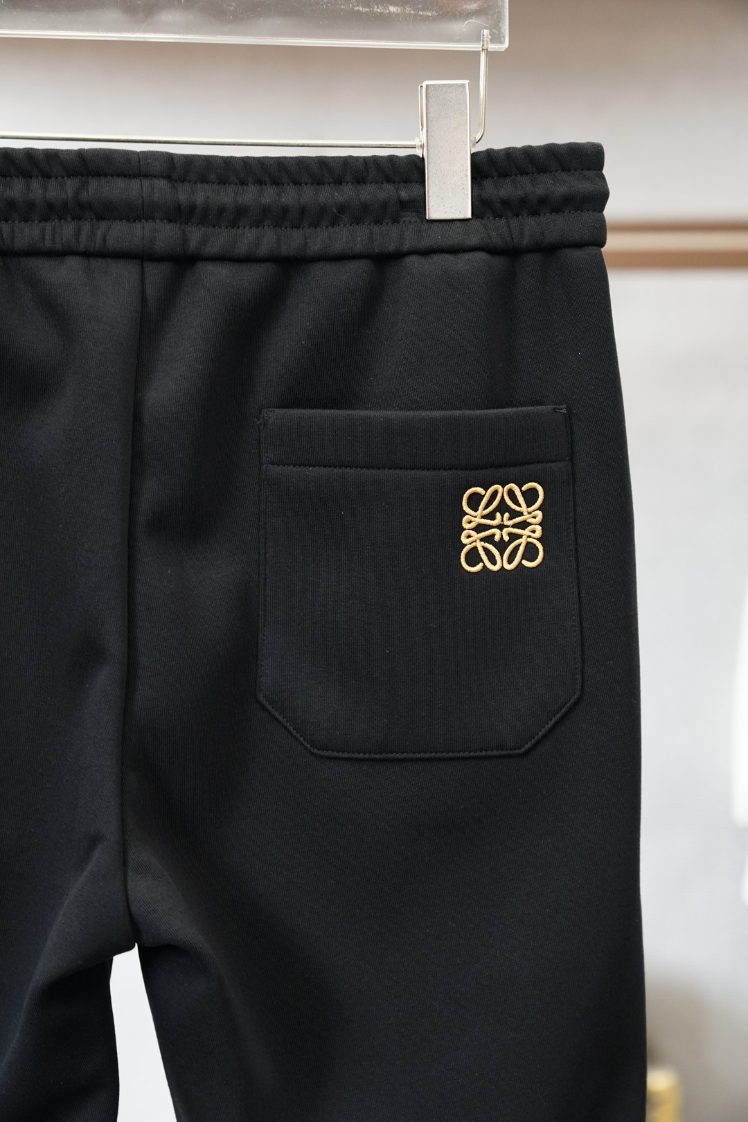 Loewe罗意威-25秋冬# LO水貂绒一体加绒裤玫瑰花秋冬最不能缺少的加绒产物，尤其是这种品牌的裤装单