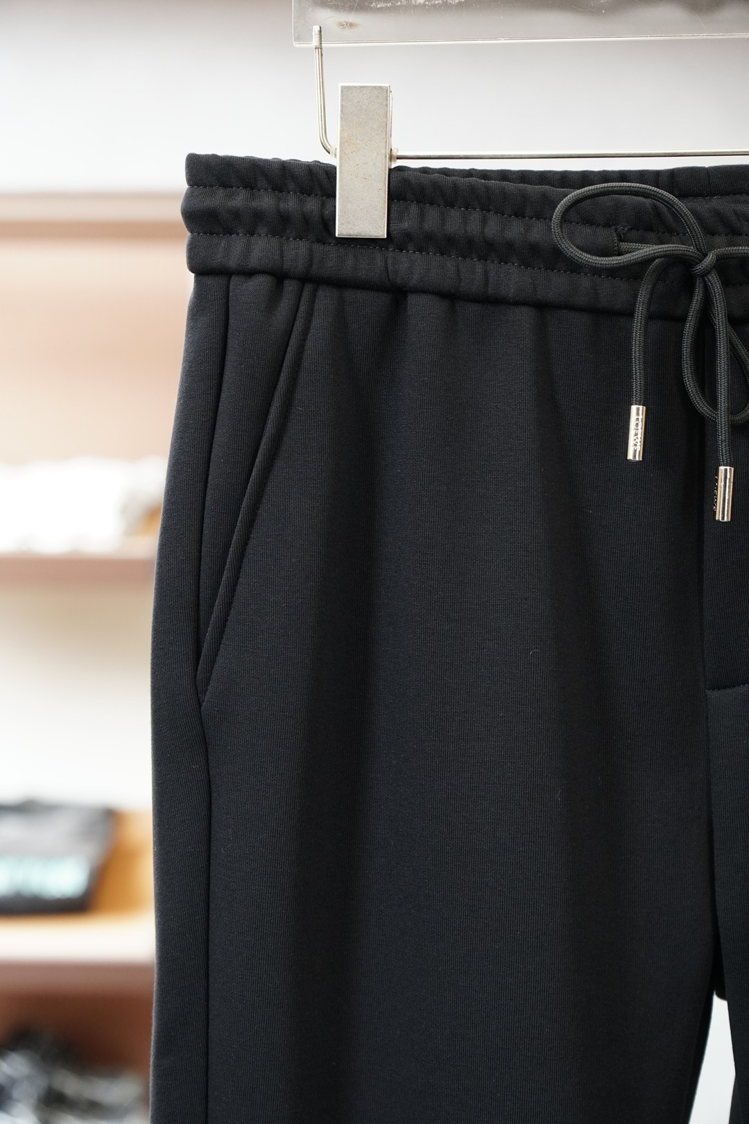 Loewe罗意威-25秋冬# LO水貂绒一体加绒裤玫瑰花秋冬最不能缺少的加绒产物，尤其是这种品牌的裤装单