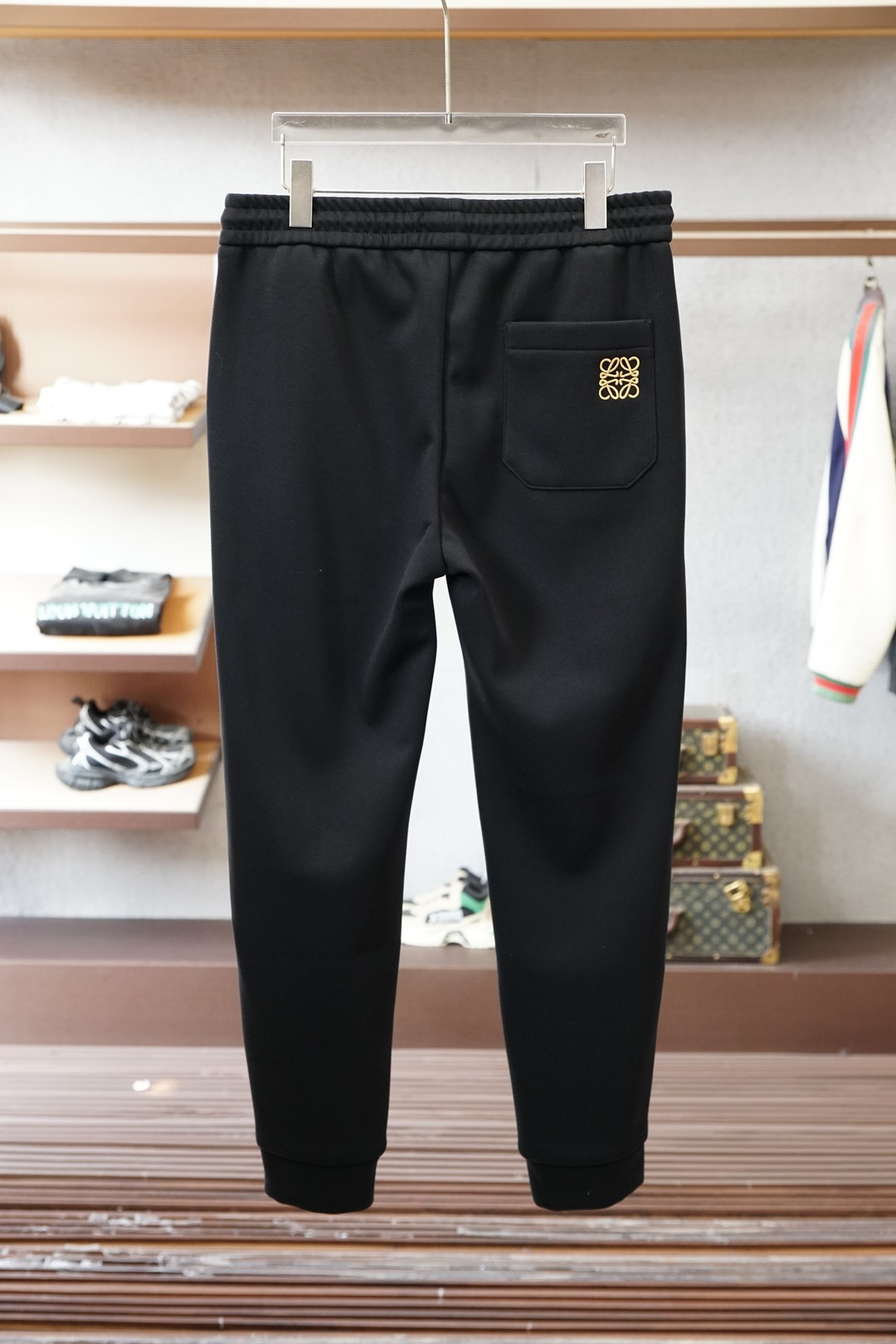 Loewe罗意威-25秋冬# LO水貂绒一体加绒裤玫瑰花秋冬最不能缺少的加绒产物，尤其是这种品牌的裤装单