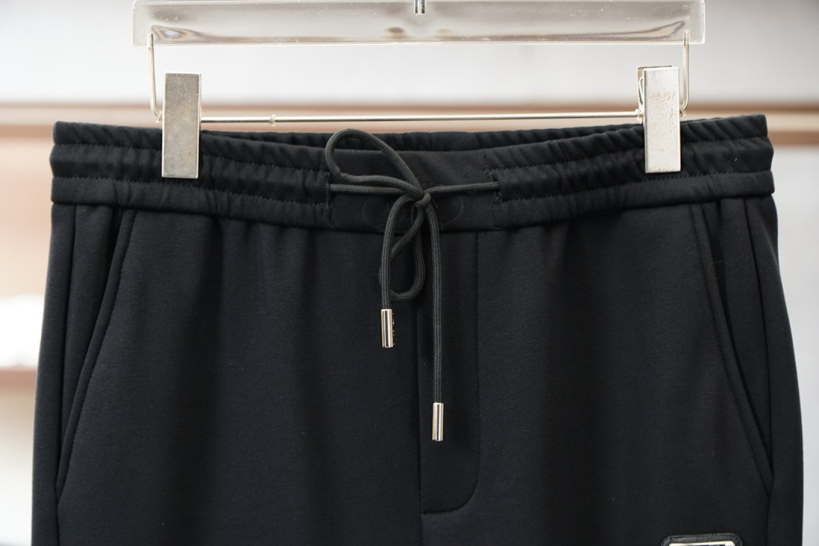 普拉达Prada25秋冬# LO水貂绒一体加绒裤玫瑰花秋冬最不能缺少的加绒产物，尤其是这种品牌的裤装单品