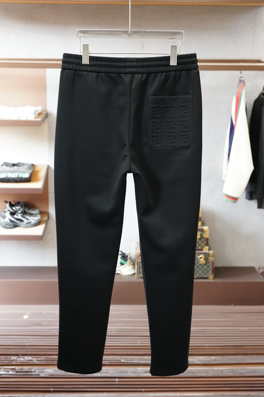 Fendi芬迪-2025年秋冬新品加厚休闲裤，🎺🎺客供定织精纺加厚棉料～今年大牌男装主推的一款新型面料，