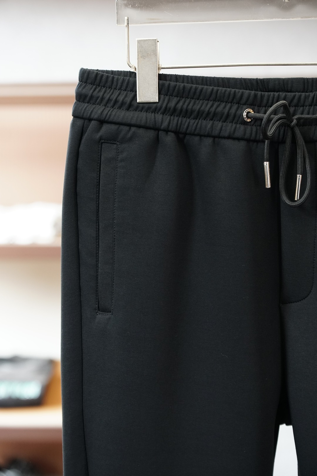 Fendi芬迪-2025年秋冬新品加厚休闲裤，🎺🎺客供定织精纺加厚棉料～今年大牌男装主推的一款新型面料，